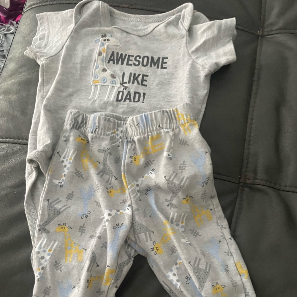 Awesome like Dad onesie set. Pants and snap ones. Like new. Barely worn. 3 month
